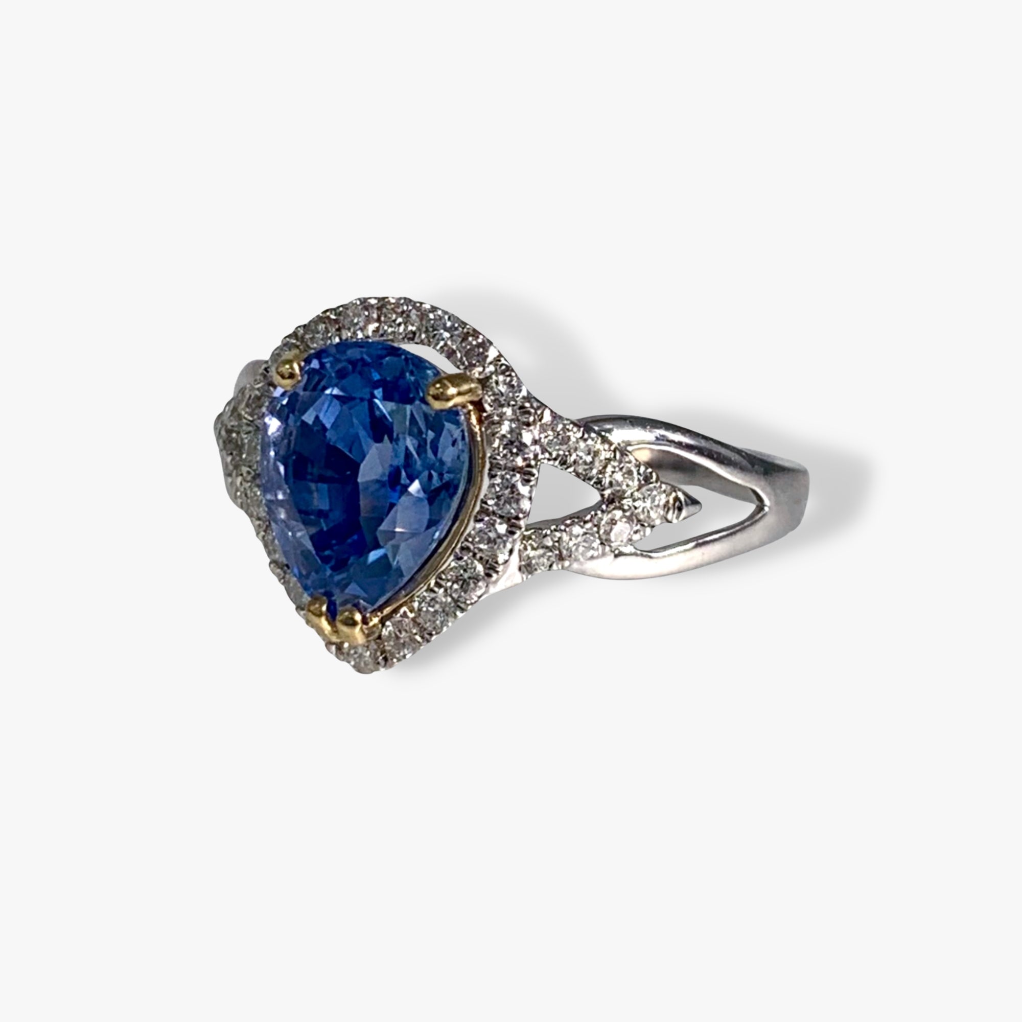 14k White Gold Pear-Shaped Blue Sapphire Diamond Ring Side View