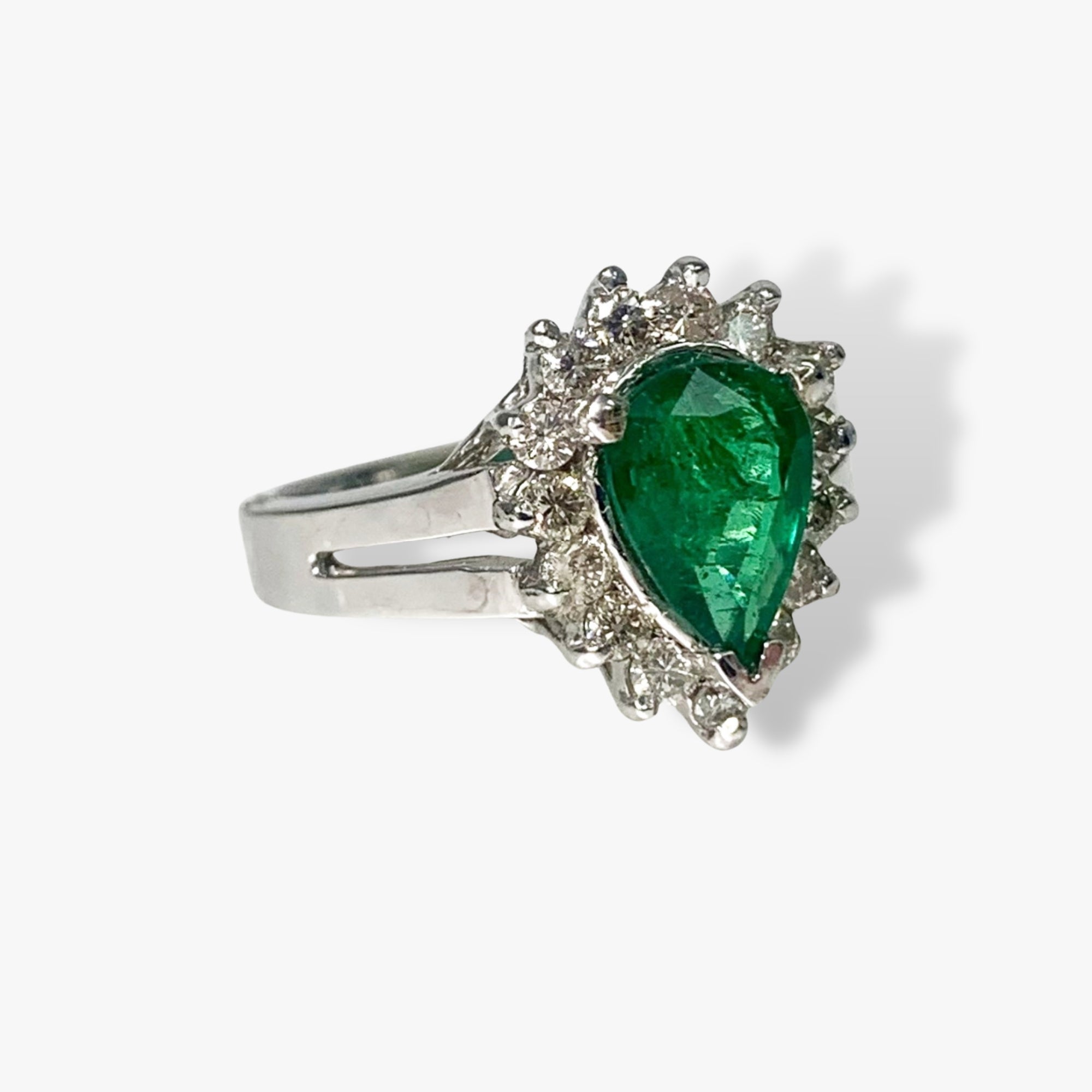 14k White Gold Pear-Shaped Emerald Diamond Halo Split Shank Vintage Ring Side View