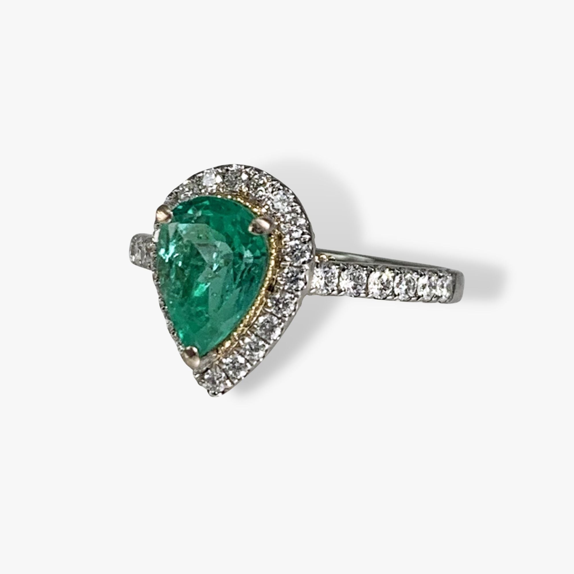 18k White Gold Pear-Shaped Emerald Diamond Halo Ring Side View