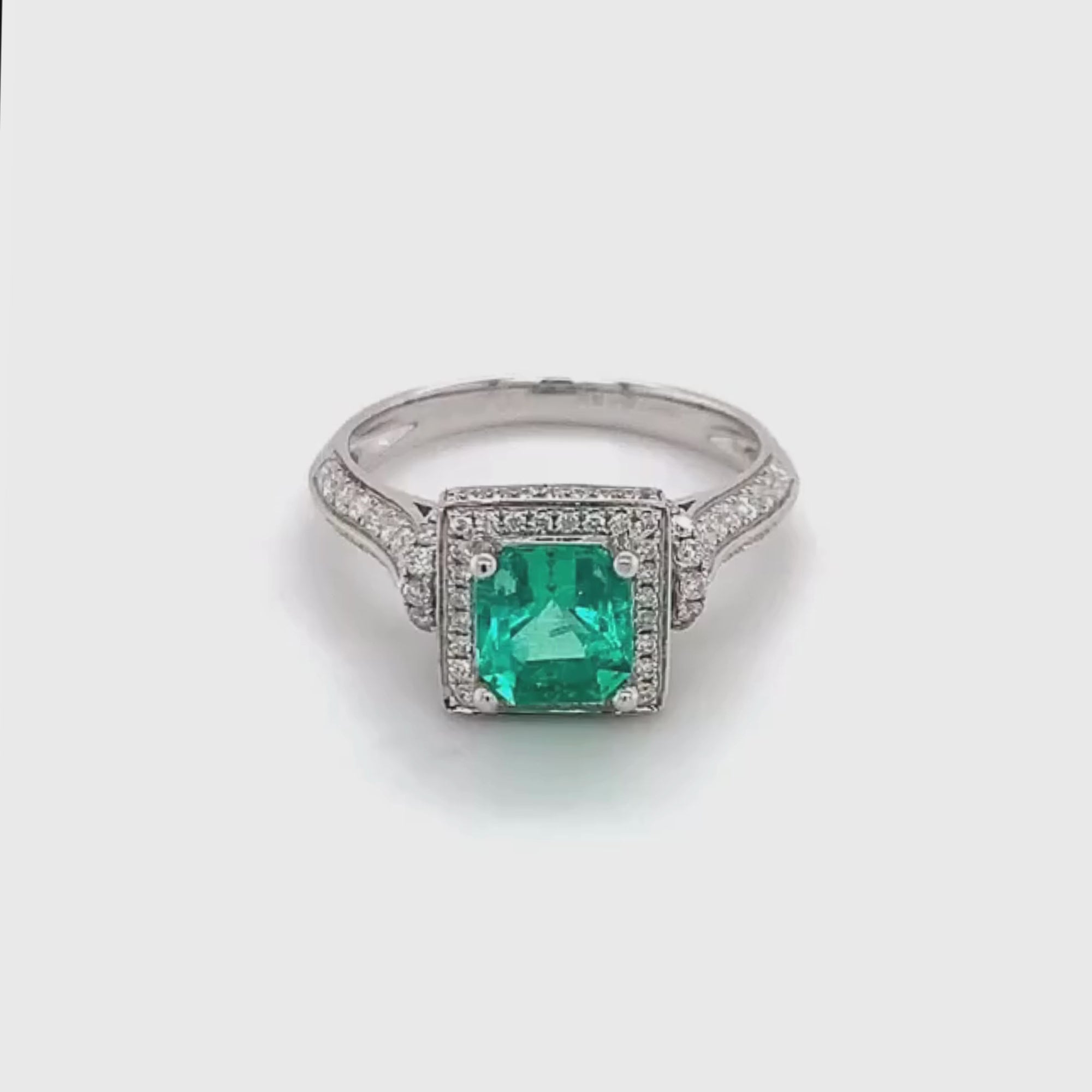 18k White Gold Square-Shaped Emerald Diamond Halo Ring