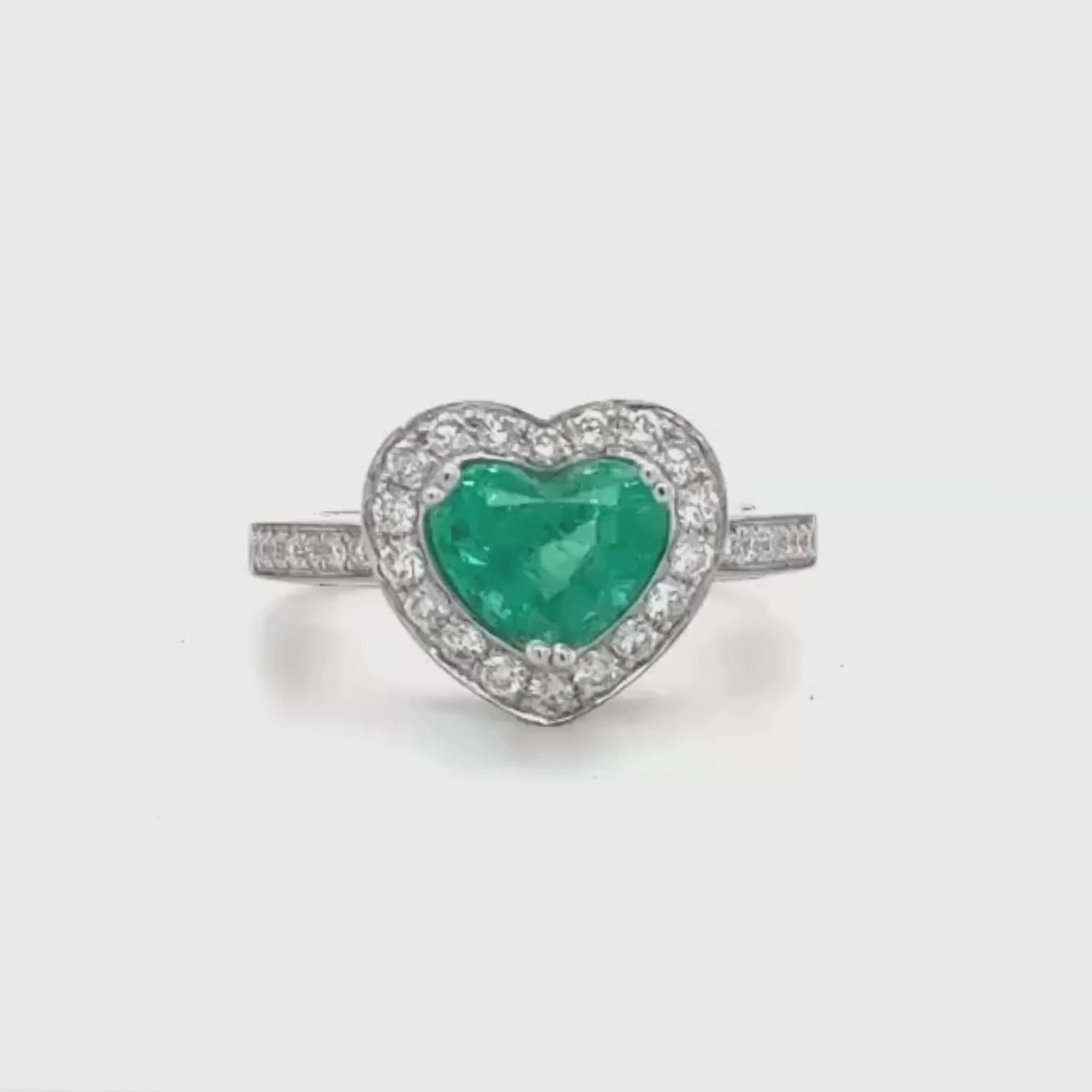 18k White Gold Heart-Shaped Emerald Diamond Halo Ring