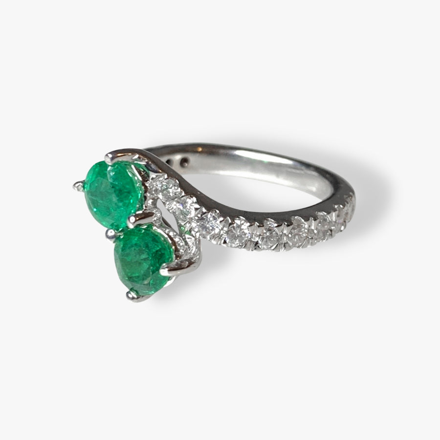 14k White Gold Round Emerald and Diamond Toi et Moi Ring Side View